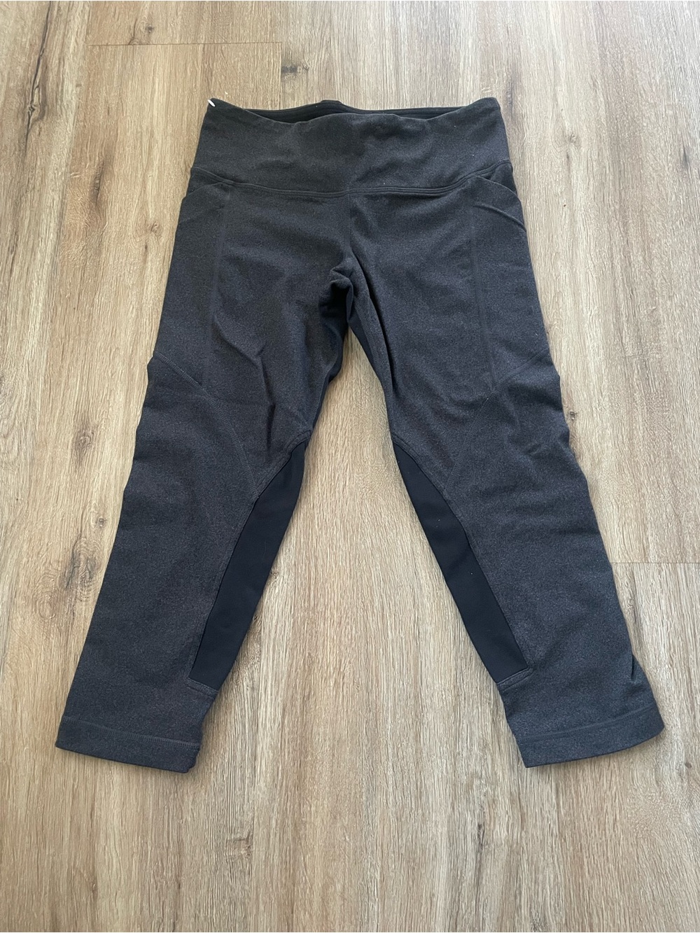 Lululemon capris size 6